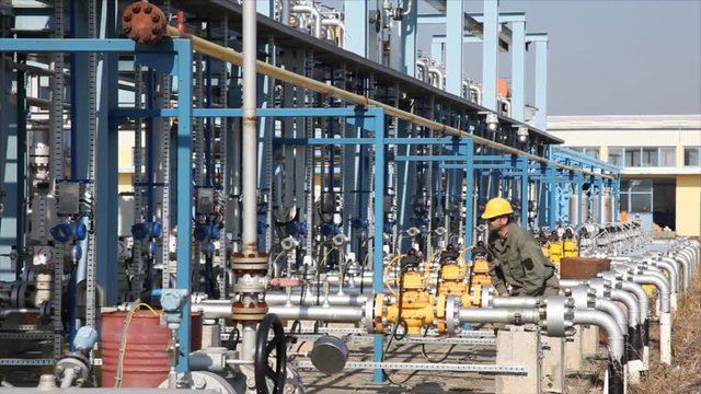 Underground storage of natural gas. Factory distribution, and industrial processing of natural gas with Worker. 