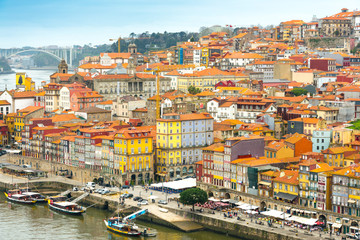 Obraz premium PORTO, PORTUGAL - February 23, 2016. Street view of old town Por