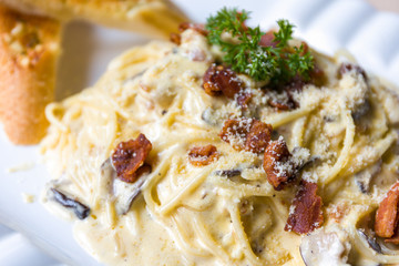 Spaghetti Carbonara with Bacon