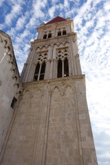 Fototapeta na wymiar 聖ロヴロ大聖堂の鐘楼