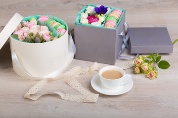 Flower box with macaron cookies