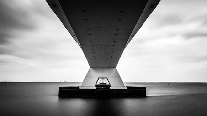 Papier Peint photo Noir et blanc Sous le pont Zeeland