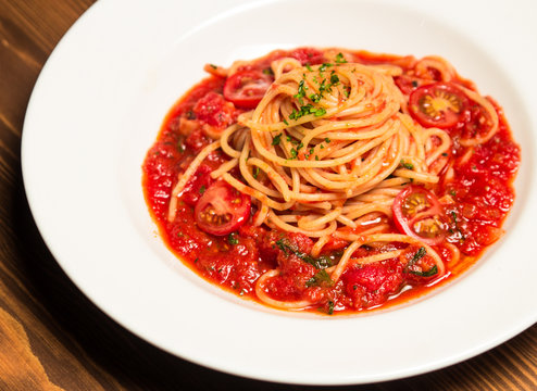 Spaghetti Pomodoro with herbs
