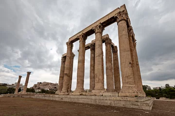 Foto op Canvas Olympian Zeus temple on the  Athens with dramatic sky, Greece © sola_sola