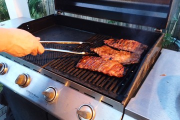 Barbecuing pork ribs