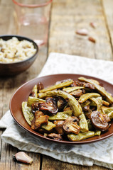 Roasted mushrooms with balsamic green beans