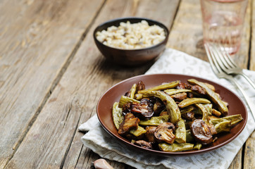 Roasted mushrooms with balsamic green beans