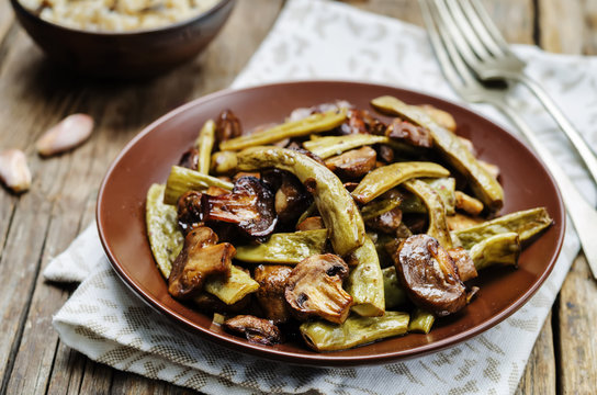 Roasted mushrooms with balsamic green beans