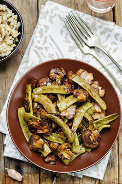 Roasted mushrooms with balsamic green beans