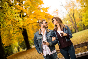 Fototapeta premium Couple with coffee to go in the park