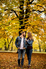 Fototapeta premium Loving couple in the autumn park