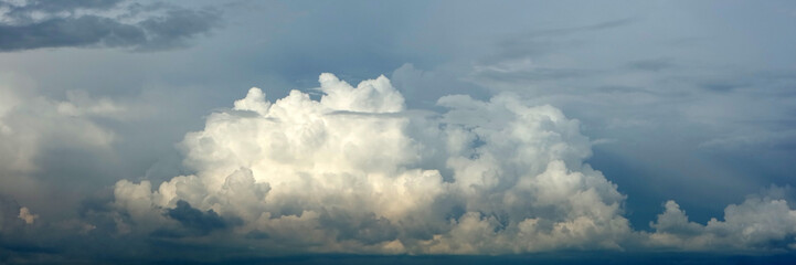 Panorama von Quellwolken