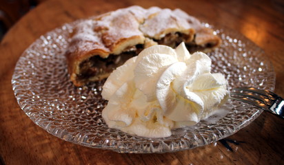 strudel di mele con panna