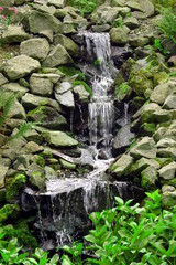 Naklejka premium Górski wodospad