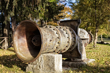 vecchia idrovora in esposizione