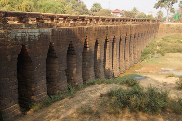 Sturdy corbeled arches of  Angkor bridge, © cascoly2