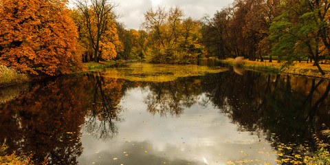 Obraz premium Autumn in Royal Lazienki in Warsaw