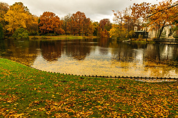 Obraz premium Autumn in Royal Lazienki in Warsaw