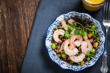 Superfood salad with prawns