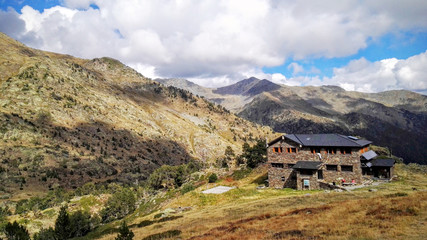 Fototapeta na wymiar Refugio comapedrosa, Andorra