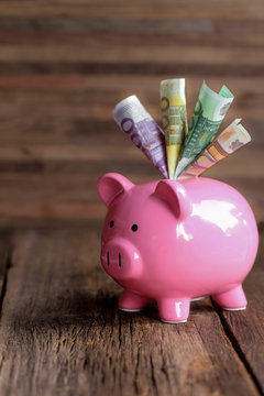 cochon tirelire et billets 1