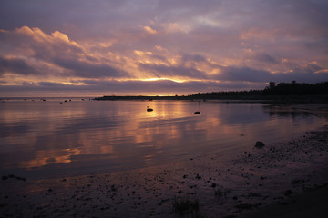Obraz premium Pink sunset and storm clouds