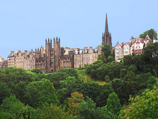 Fototapeta na wymiar Edinburgh Old Town skyline leading up to Castle Hill