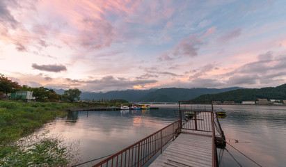 Fototapeta na wymiar Lake Kawaguchiko with twilight sky on sunset time