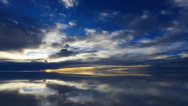 ウユニ塩湖の落日