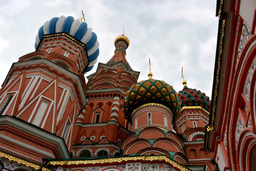 Fototapeta na wymiar Moscow church against the sky green dome