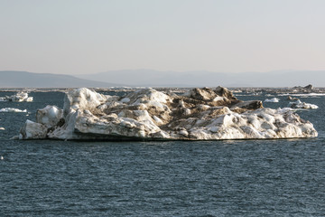 perennial pack ice in the Arctic melts