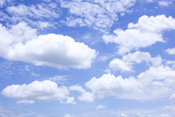 Obraz na płótnie Canvas clouds in the blue sky background