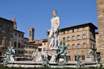 Fototapeta na wymiar Fountain of Neptune in the olt town center of Florence