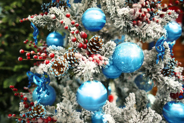 Obraz na płótnie Canvas Decorated Christmas tree, closeup