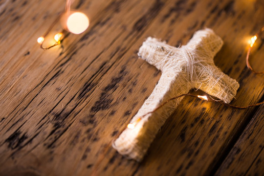 Kreuz auf Holz -  Religion 