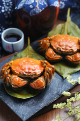 steamed crabs of China Yangcheng lake on stone board