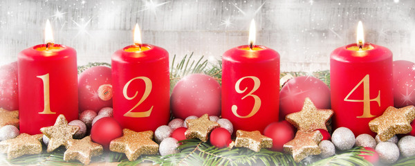 Advent - Kerzen und Tannen