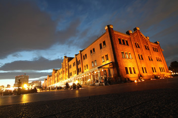 Dusk of a red brick warehouse / 夕暮れ時の赤レンガ倉