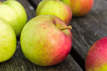  Fresh Apples