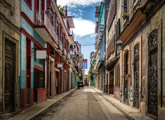 Old Havana downtown Street - Havana, Cuba - obrazy, fototapety, plakaty
