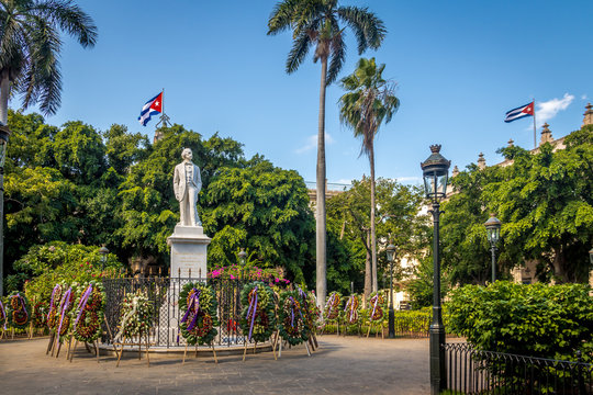 Plaza de Armas - Havana, Cuba