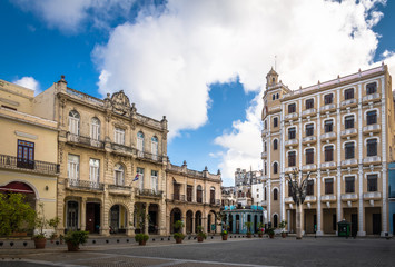 Fototapeta na wymiar Plaza Vieja - Havana, Cuba