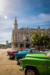 Crédence de cuisine en verre imprimé Havana Voitures anciennes colorées cubaines devant le Gran Teatro - La Havane, Cuba