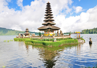 Fototapeta na wymiar Pura Ulun Danu temple on a lake Beratan. Bali