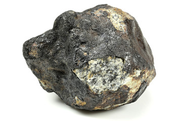 Fragment des Chelyabinsk Meteoriten isoliert auf weißem Hintergrund