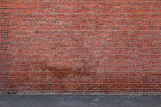 Backsteinmauer mit Vordergrund