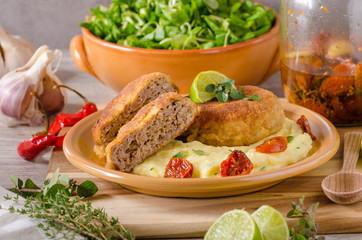 Minced meat schnitzel with cheese