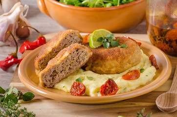 Minced meat schnitzel with cheese