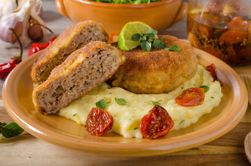 Minced meat schnitzel with cheese