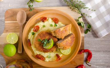 Minced meat schnitzel with cheese